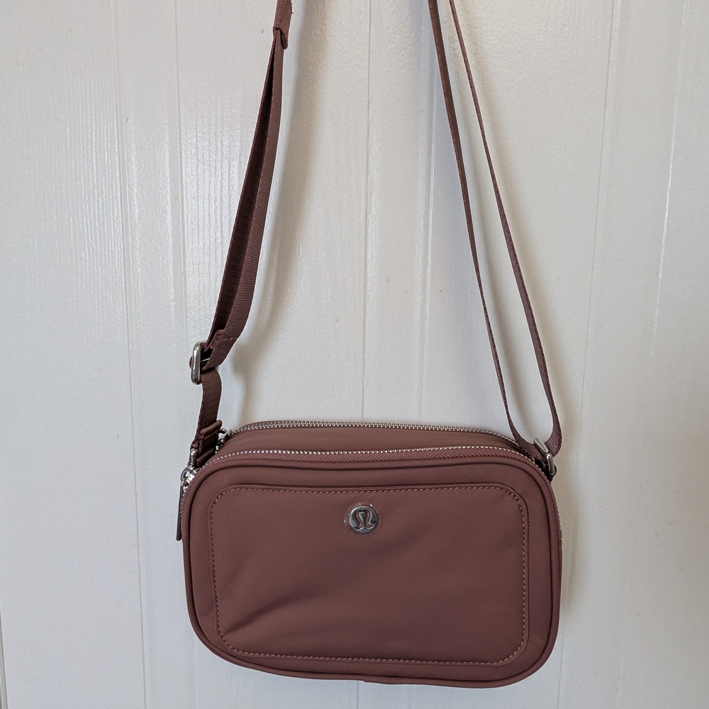 lululemon athletica Crossbody Bag in Spiced Chai